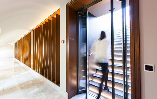 record FTA 20 – automatische Falttüren