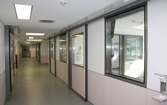 record CLEAN K3-A – Porte coulissante automatique avec cadre de coulissement