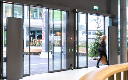 Porte coulissante à isolation thermique